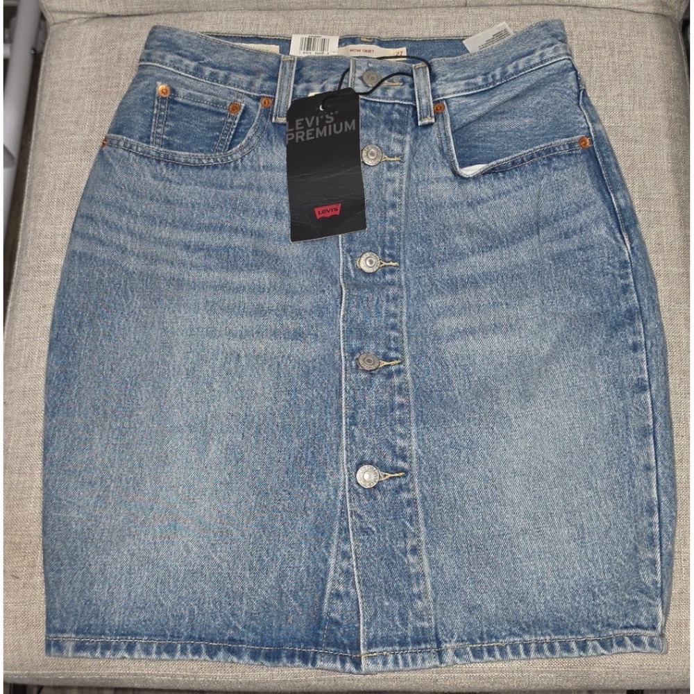 Levis Premium Mom Skirt Light Wash Denim Button Fly Mini Size 27 NEW